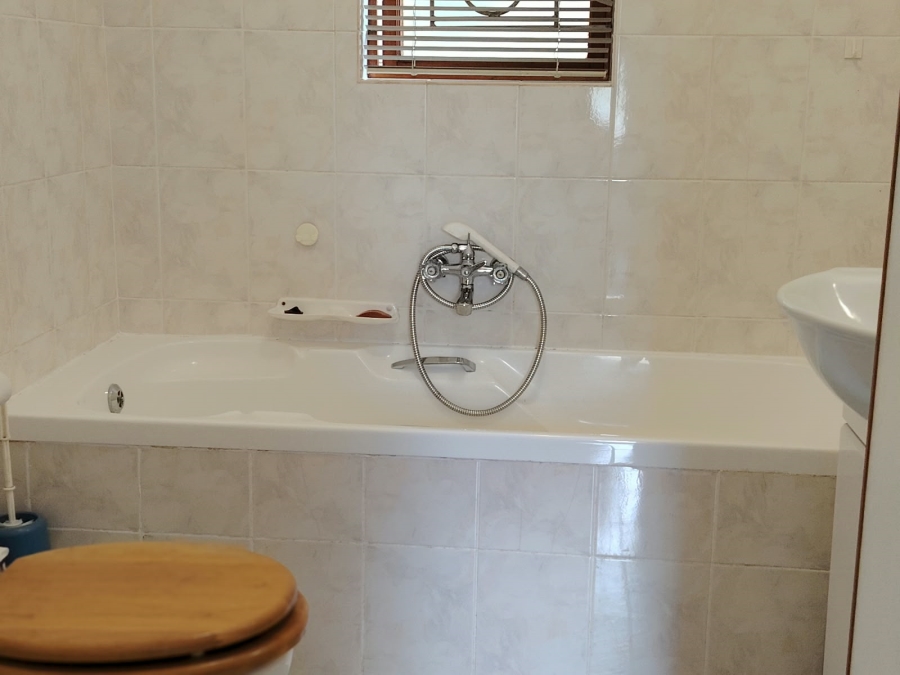 To Let 3 Bedroom Property for Rent in Twin Palms Western Cape